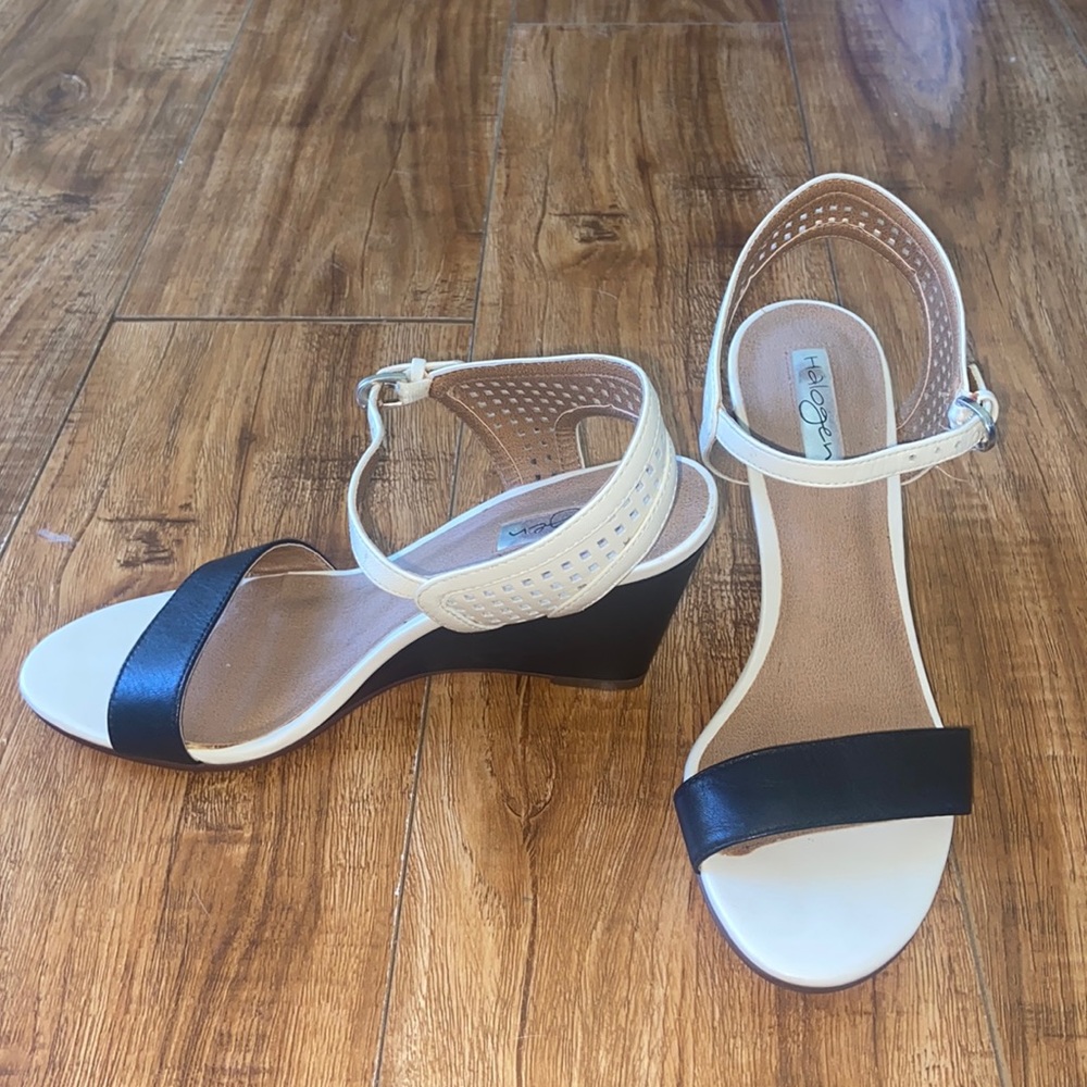 NWOT Halogen Black & White Wedge Sandal Size 7